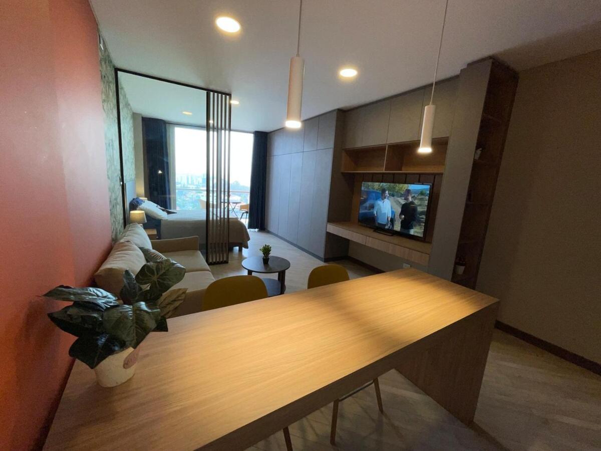 Luxurious At Fidel Anze *